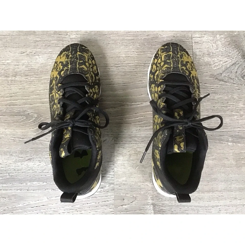 Under Armour Men's Size 9 Spotlight Football Cleats Black Gold 3024252-001.